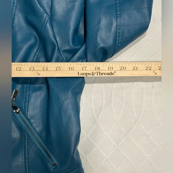 Chouyatou Women Casual Collarless
Cropped Pu Leather Biker Jacket Size Medium - Picture 9 of 13